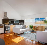 Sunlit Two-Bedroom Unit With Sprawling BBQ Deck - Accommodation Asia