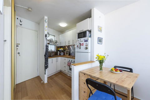 Sunlit Studio In The Trees, Walk To The Beach - Accommodation Asia 3