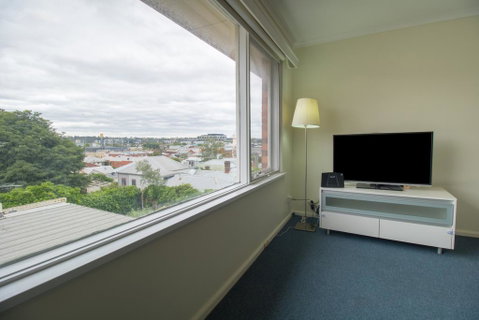 Sunny Great View Apartment Near Shopping Town - Accommodation Guide 0