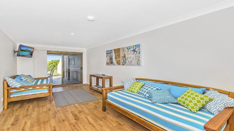Sunrise Reef - Unit 6 Lennox Head - Accommodation Guide 2