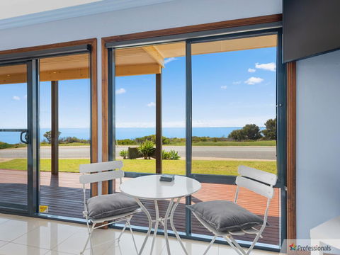 Sunset Cove Beach House - Accommodation Asia 3