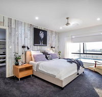 Sunset Penthouse Couples Retreat close to Airlie Beach Champagne on arrival - Accommodation Guide