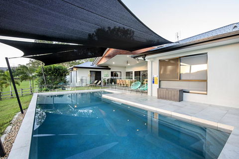 Sunset Penthouse Couples Retreat, Close To Airlie Beach, Champagne On Arrival - Accommodation Asia 1