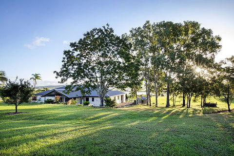 Sunset Retreat Airlie Beach Rural Getaway - Accommodation Asia 1