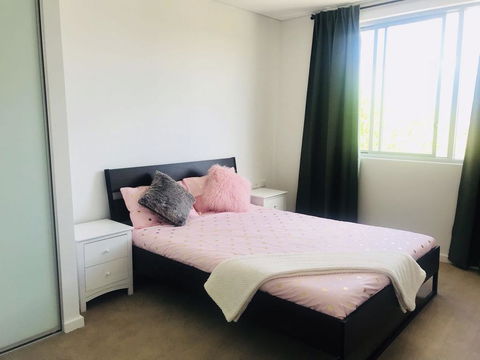 Sunset View 2 Bedroom Apt Next To Station - Accommodation Guide 2