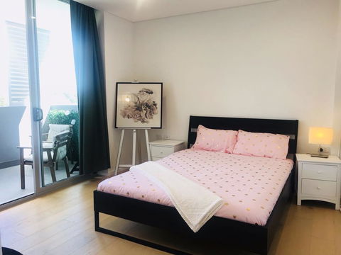 Sunset View 2 Bedroom Apt Next To Station - Accommodation Guide 0