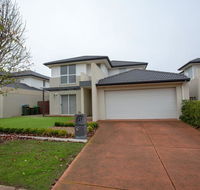 Superb Luxe 5BR housePoint Cook near lake - Accommodation Asia