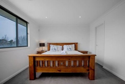 Superb Luxe 5BR House@Point Cook Near Lake - Accommodation Guide 1