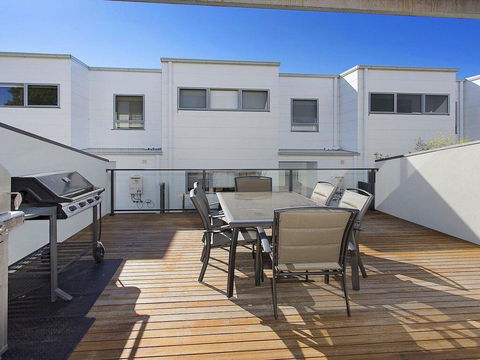 Surf Beach Townhouse - Accommodation Asia 2
