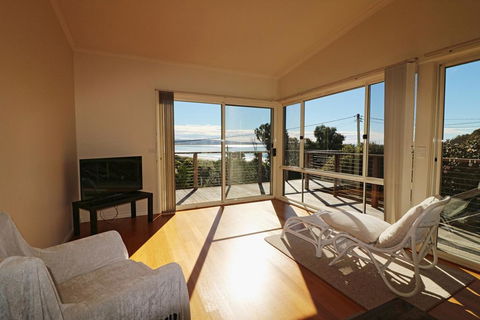 Surfside - Accommodation Asia 0