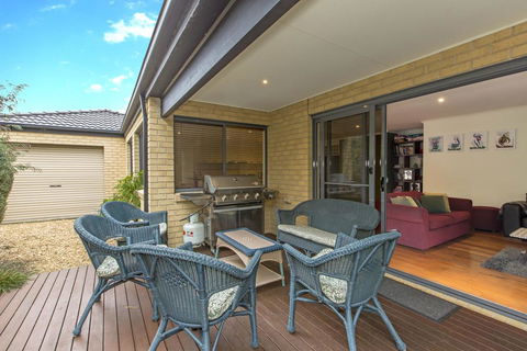 SURFSIDE GETAWAY IN PICTURESQUE INVERLOCH - Accommodation China 3