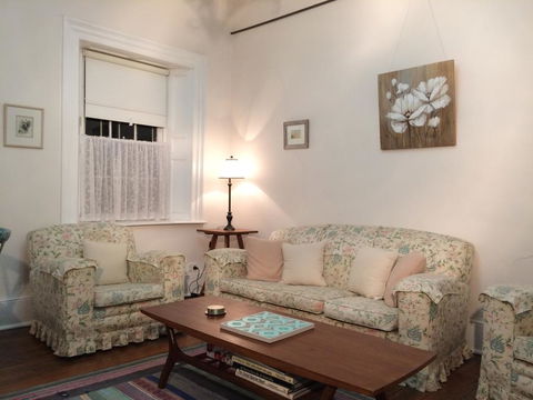Surgeon's Cottage - Accommodation Asia 1