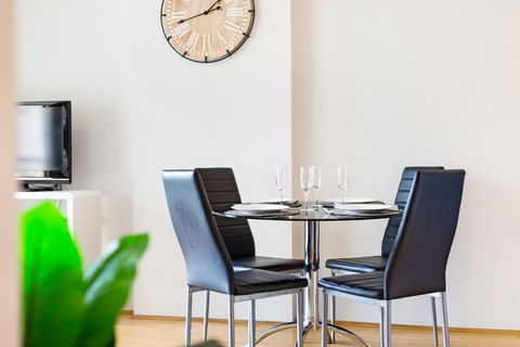 Surry Hills Fully Self Contained Modern 1 Bed Apartment (1012ELZ) - Accommodation Asia 3