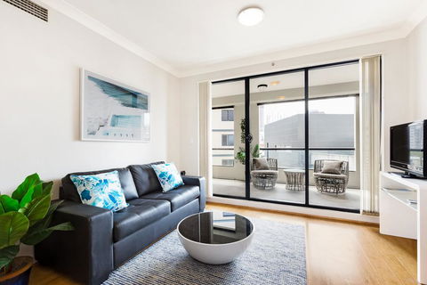Surry Hills Fully Self Contained Modern 1 Bed Apartment (1012ELZ) - Accommodation Asia 1