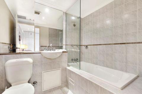 Surry Hills Modern One Bedroom Apartment (310GOUL) - Accommodation Asia 3