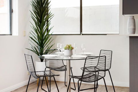 Surry Hills Modern Self-Contained One-Bedroom Apartment (19 FOV) - Accommodation Asia 2