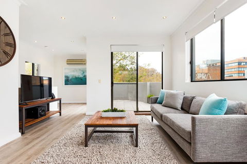 Surry Hills Modern Self-Contained One-Bedroom Apartment (19 FOV) - Accommodation Asia 1