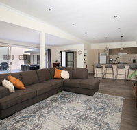 Swanway - Pet Friendly - 10 Min Walk to Beach - Accommodation Guide