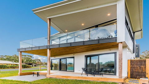 SWEEPING VIEWS - FREE WIFI & NETFLIX - PET FRIENDLY (OUTSIDE ONLY) - Accommodation China 1