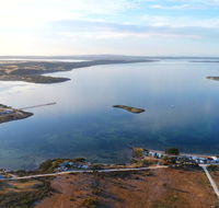 Tall Pines Beach House at Mount Dutton Bay part of Coffin Bay waterways - Accommodation Asia