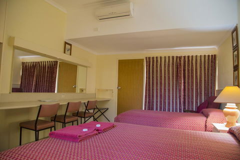 Tarra Motel - Accommodation Guide 3