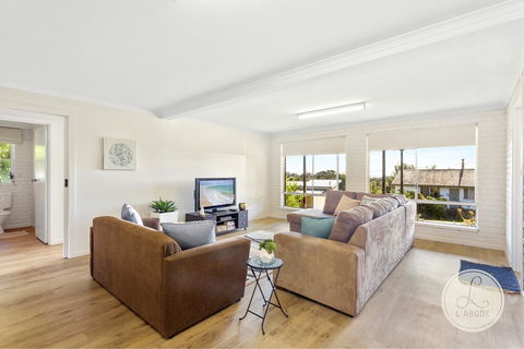 TASSIE SEASIDE SERENITY - L'Abode Accommodation - Accommodation Asia 1