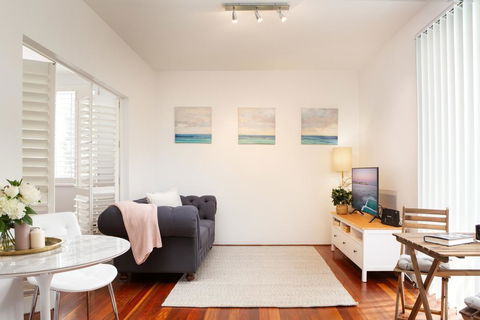 Tasteful Apartment With Balcony In Cammeray - Accommodation Asia 0