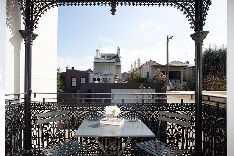 Tasteful Modern Studio 2.3Km From City Centre - Accommodation Asia 3