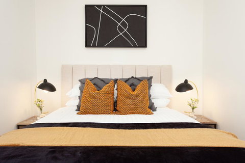 Tasteful Modern Studio 2.3Km From City Centre - Accommodation Asia 1