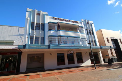 Tattersalls Hotel - Accommodation Guide 0
