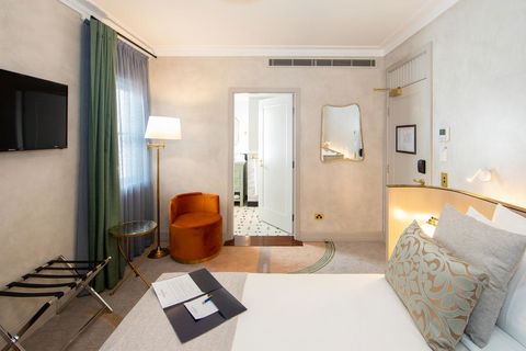 Tattersalls Hotel - Accommodation Guide 1