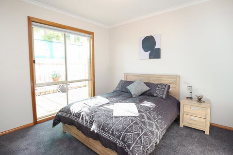 Tee Off Milura - Accommodation Guide 3