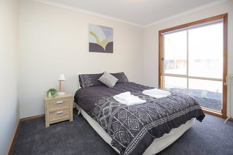 Tee Off Milura - Accommodation Guide 2