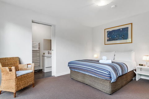 Freycinet Haven - Accommodation Guide 12
