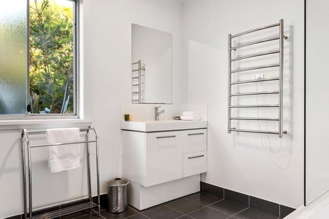 Freycinet Haven - Accommodation Guide 17