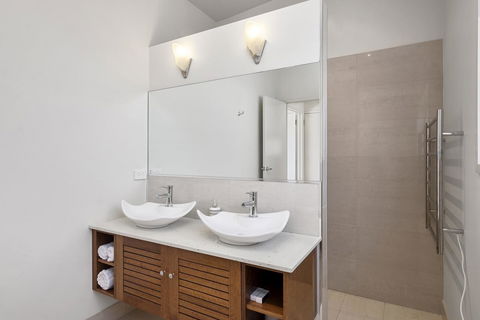 The Cove Kettering - Accommodation Asia 6