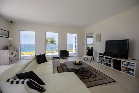 Saltwater - Absolute Oceanfront, Hot Tubs, Sauna, Fire Pits - Accommodation Asia 40