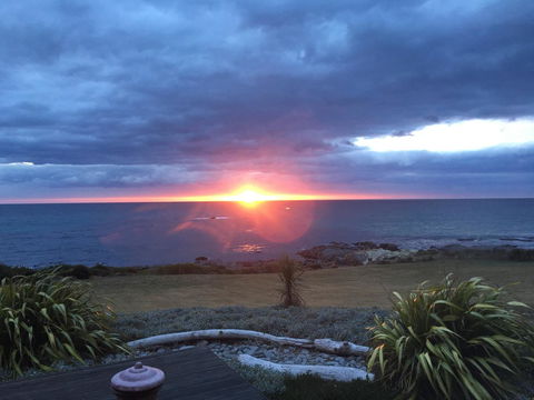 Saltwater - Absolute Oceanfront, Hot Tubs, Sauna, Fire Pits - Accommodation Asia 4
