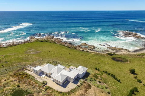 Saltwater - Absolute Oceanfront, Hot Tubs, Sauna, Fire Pits - Accommodation Asia 24