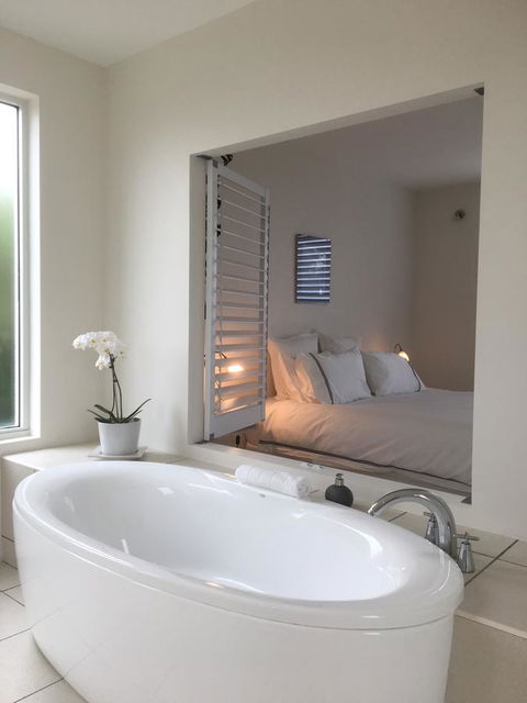 Saltwater - Absolute Oceanfront, Hot Tubs, Sauna, Fire Pits - Accommodation Asia 21