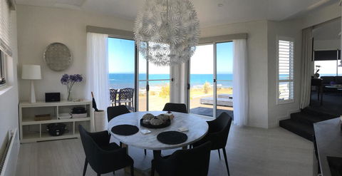 Saltwater - Absolute Oceanfront, Hot Tubs, Sauna, Fire Pits - Accommodation Asia 10