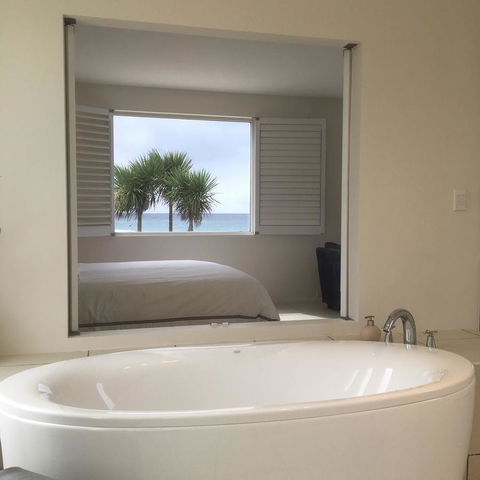 Saltwater - Absolute Oceanfront, Hot Tubs, Sauna, Fire Pits - Accommodation Asia 23
