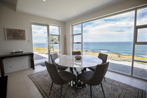 Saltwater - Absolute Oceanfront, Hot Tubs, Sauna, Fire Pits - Accommodation Asia 41