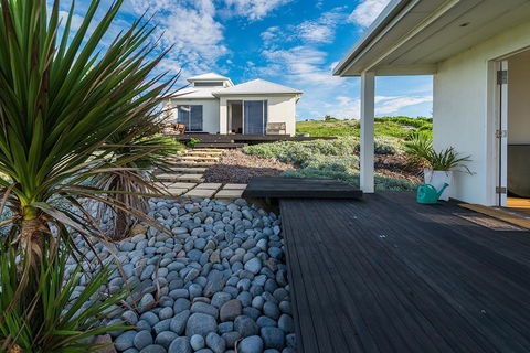 Saltwater - Absolute Oceanfront, Hot Tubs, Sauna, Fire Pits - Accommodation Asia 13