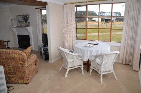 Buttons Cottage For Canyon & Rain Forest Walks With In House Dining - Accommodation Asia 12