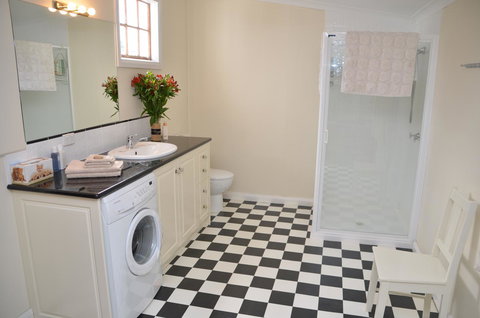 Buttons Cottage For Canyon & Rain Forest Walks With In House Dining - Accommodation Asia 23