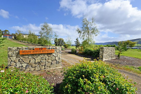 Moon River - Accommodation China 14