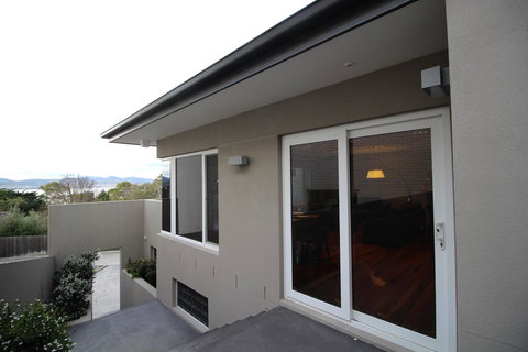 Sunny 3 Bedroom Apartment In Sandy Bay - Accommodation Asia 15