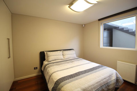 Sunny 3 Bedroom Apartment In Sandy Bay - Accommodation Asia 8