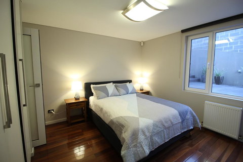 Sunny 3 Bedroom Apartment In Sandy Bay - Accommodation Asia 4